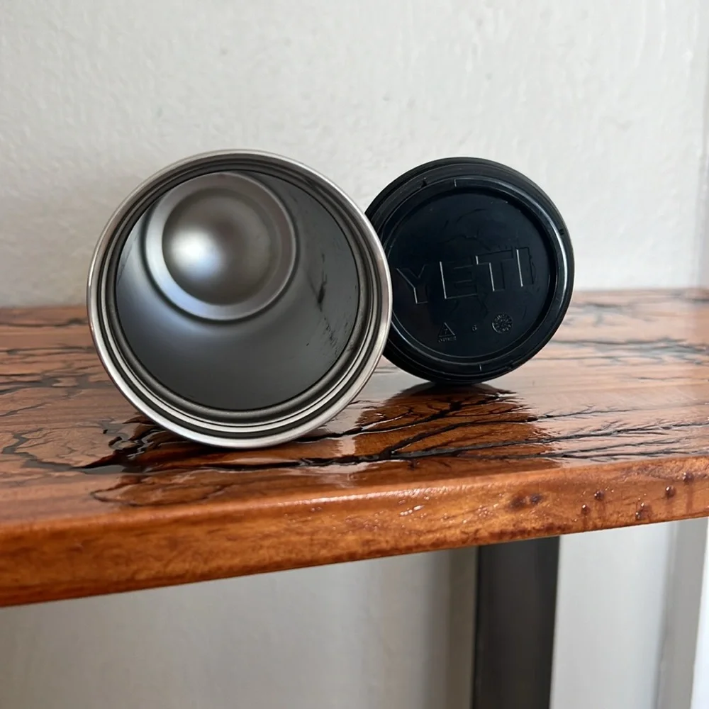 Grey Yeti Rambler 18oz with screw lid - Picture 3 of 4